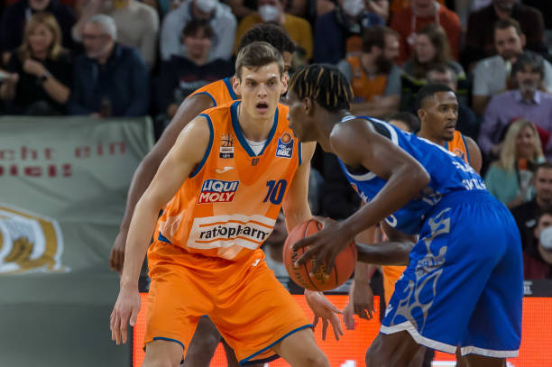 如今赛场上 如今赛场上