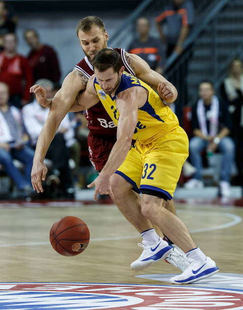 并成功跻身 并成功跻身