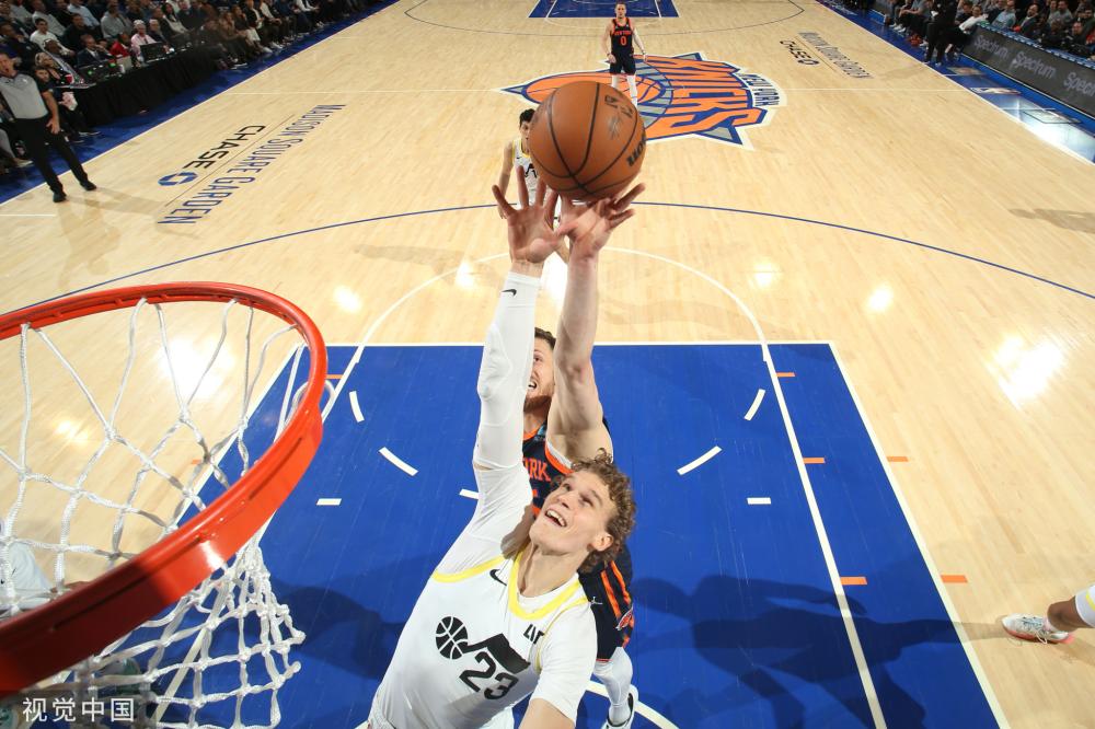 在禁区内的 在禁区内的